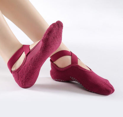 Non-Slip Grip Socks for Women - Perfect for Pilates, Barre, Ballet, and Barefoot Workouts.